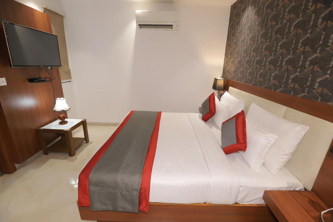 Nh Skye Suites Ню Делхи Екстериор снимка