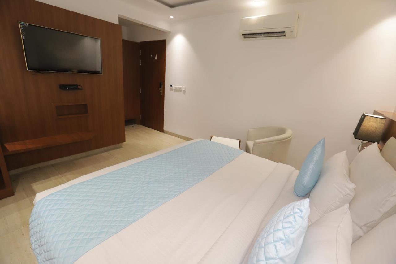 Nh Skye Suites Ню Делхи Екстериор снимка
