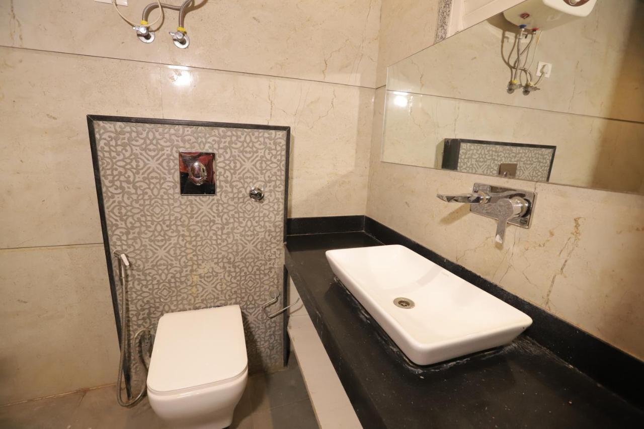 Nh Skye Suites Ню Делхи Екстериор снимка