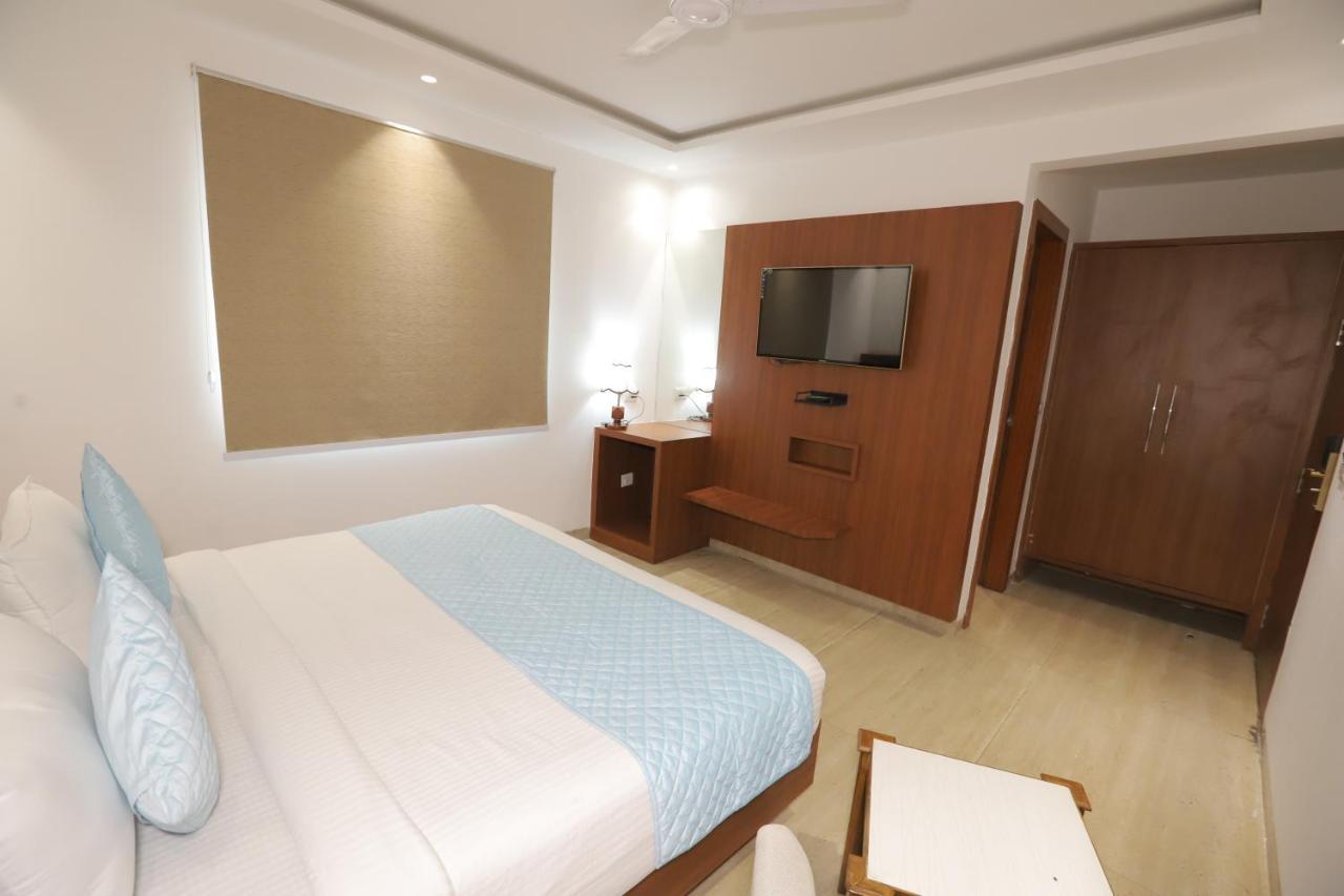 Nh Skye Suites Ню Делхи Екстериор снимка