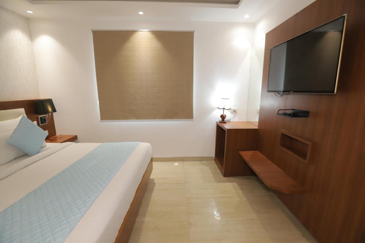 Nh Skye Suites Ню Делхи Екстериор снимка