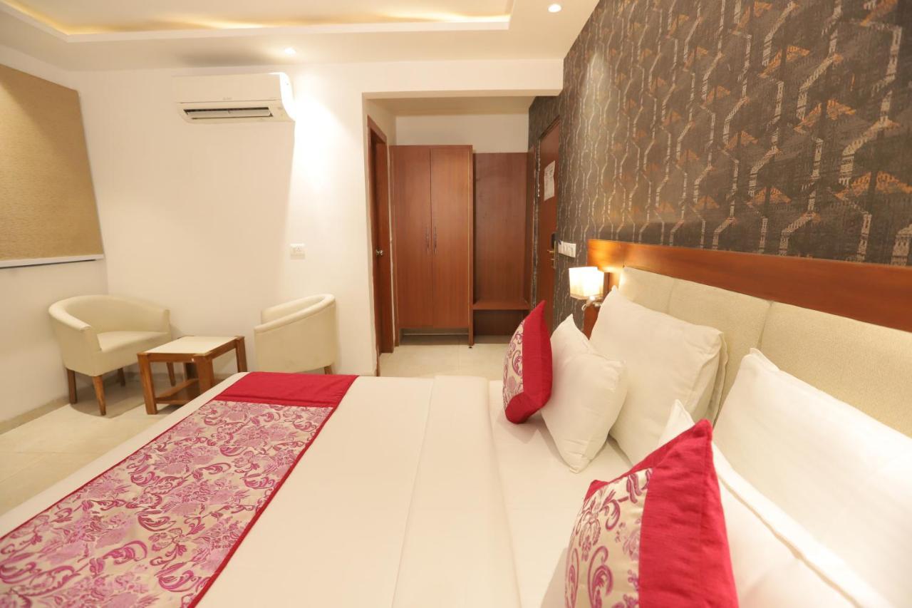 Nh Skye Suites Ню Делхи Екстериор снимка