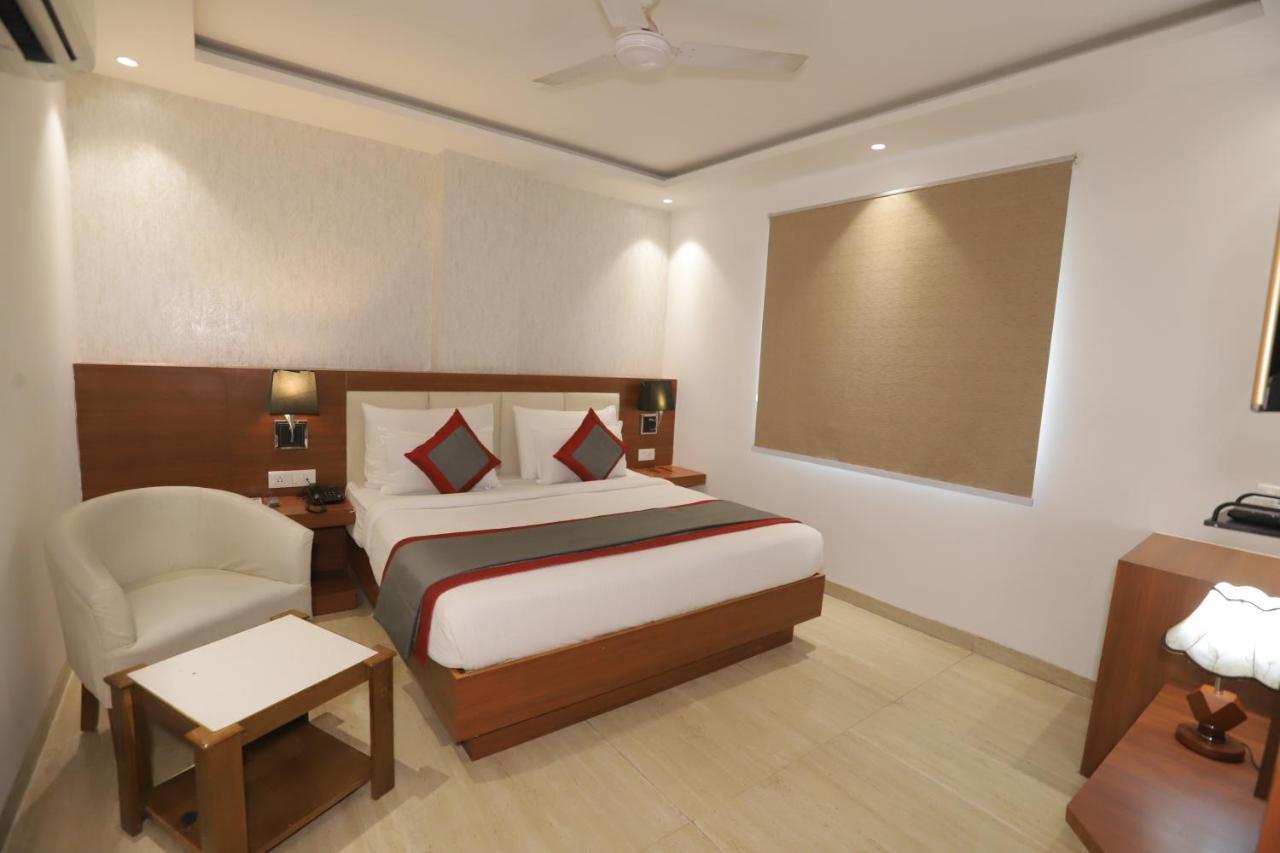 Nh Skye Suites Ню Делхи Екстериор снимка