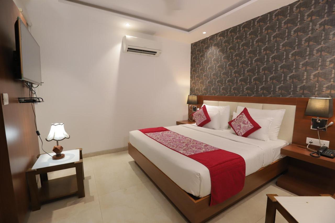Nh Skye Suites Ню Делхи Екстериор снимка
